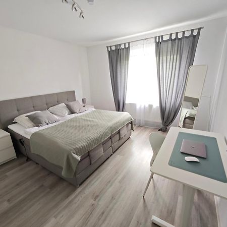 Fh-Naehe: Modernes Apt Mit Balkon Хоф Екстериор снимка