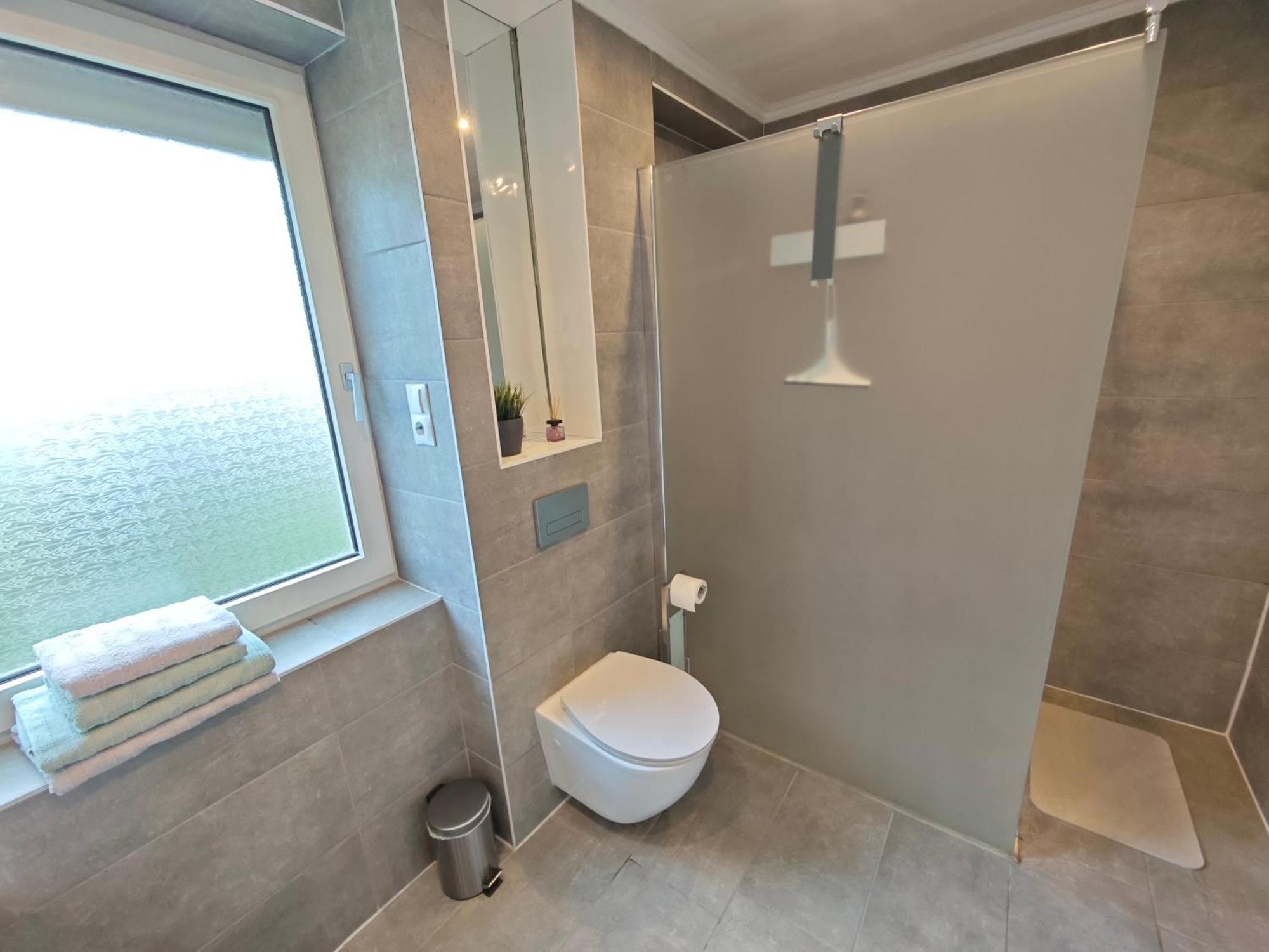 Fh-Naehe: Modernes Apt Mit Balkon Хоф Екстериор снимка